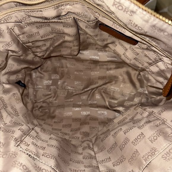 Michael Kors Tan Shoulder Bag with Signature Monogram - Picture 7 of 15